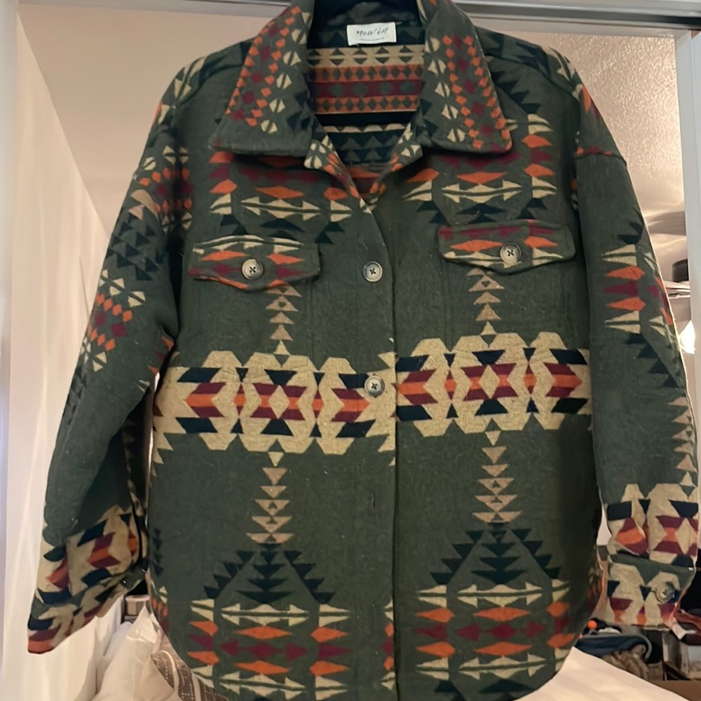 Like new Aztec print shaket. Thick wool (type) warm material. Worn 3x last yr.